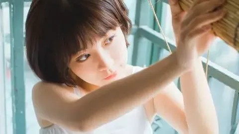 茶卡盐湖心形雕塑